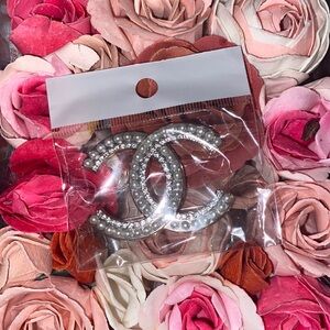 Cc faux pearl & stone brooch